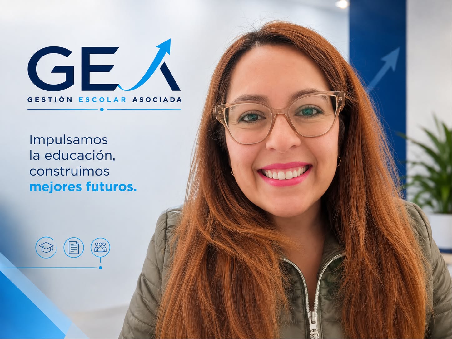 Retrato profesional de estudio en formato vertical 1:1 (recortado a cuadrado) de una mujer de entre 35 y 45 años, cabello castaño oscuro hasta los hombros con ligera ondulación, piel morena clara, vistiendo un blazer formal color azul marino (#0B3357) sobre blusa blanca lisa, sin joyería llamativa. Expresión facial serena y profesional, sonrisa suave con los labios cerrados, mirando directamente a cámara con contacto visual seguro. Fondo de estudio liso en degradado gris claro a blanco, sin elementos decorativos ni texto. Iluminación de retrato clásica de tres puntos (luz principal suave a 45 grados, luz de relleno tenue, luz de contorno sutil en el cabello) que produce sombras suaves sin dureza. Encuadre desde el pecho hacia arriba, cámara a la altura de los ojos, lente tipo retrato con ligero desenfoque de fondo (bokeh suave). Paleta: azul marino del blazer, blanco del fondo y la blusa, tonos de piel naturales. Estilo fotografía corporativa ejecutiva de alta gama, cálida y confiable, sin logotipos, sin texto.